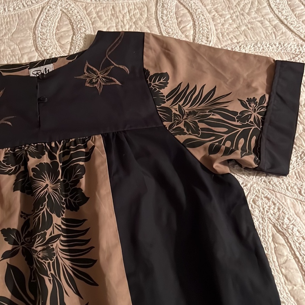 RM Hawaiian MuuMuu - Picture 6 of 10